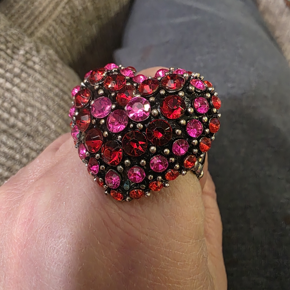 Elegant Red and Pink Gemstone Elastic Ring - Picture 2 of 2